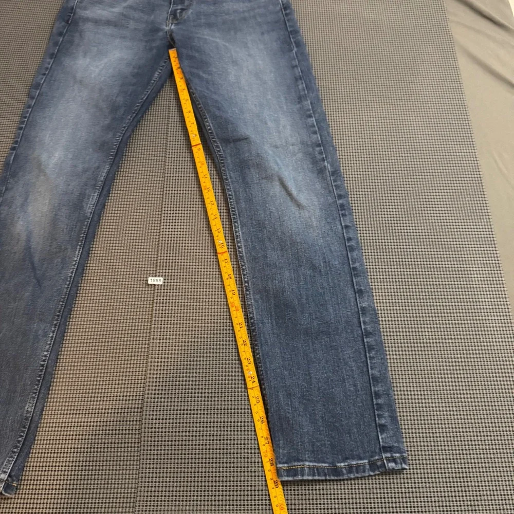 Levis 502 Regular Taper Jeans Mens 30x32 Blue Medium Wash WaterLess Denim